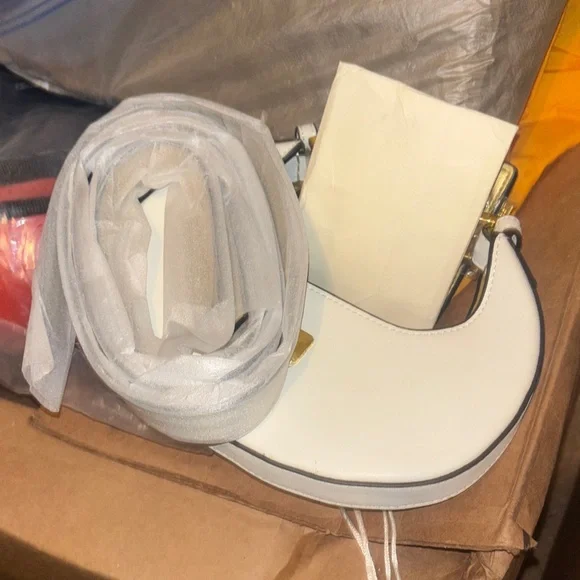 Fendi Mini Bag in White and gold - Picture 5 of 7